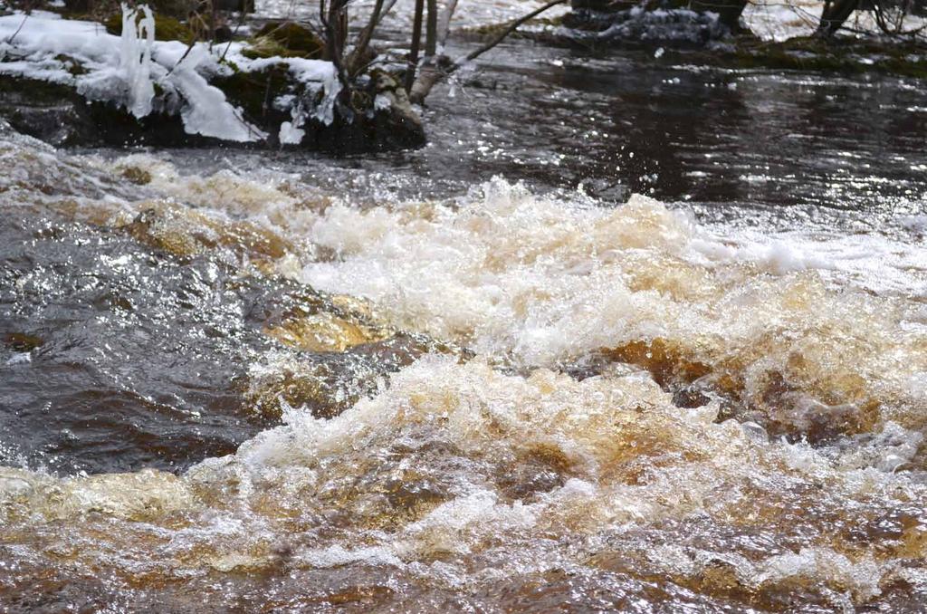 Johdanto Ilmastonmuutoksen ennustetaan lisäävän sadantaa ja nostavan vesistöjen keskivedenpintaa talvi- ja syysaikana. Rankkasateista johtuvien tulvien ennustetaan lisääntyvän tulevaisuudessa.