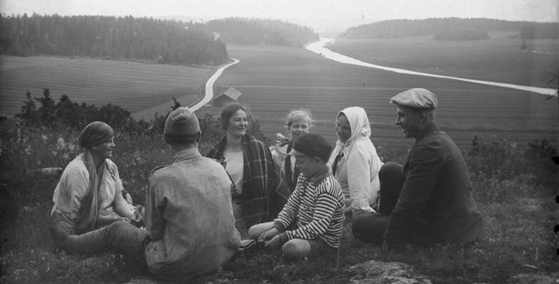 LIETO RAISIO Teoskuva: Harry Kivijärvi, Killi ja Nalli TARVASJOEN KOTISEUTUMUSEO 11.6. 31.8. sunnuntaisin klo 11 15. Kyröntie 30b. Kahvio ja museopuoti. Vapaa pääsy.