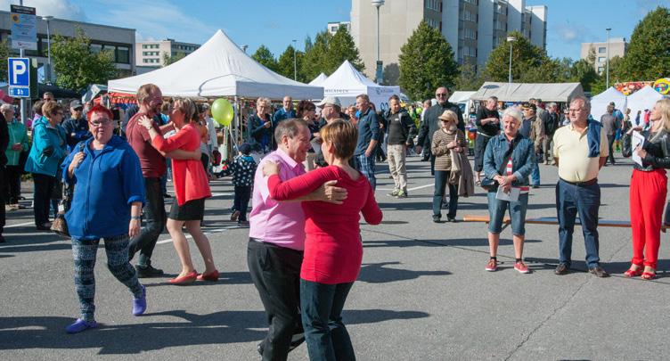 Mukana on lisäksi venäläinen merimiina, jollainen koitui laivan kohtaloksi. www.raisio.fi/kirjasto PESSI & ILLUSIA RAISION TEATTERISSA 1.7. 5.8.