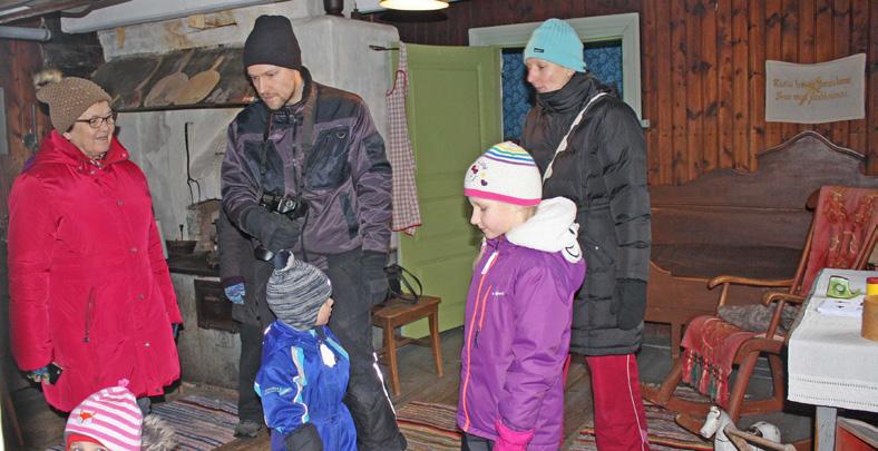 Pesä-Ojamaa) alkuperäistekstistä sovittama ja ohjaama koko perheen musiikkipitoinen näytelmä kutsuu kaikki tervetulleiksi kuningattaren puutarhajuhliin.