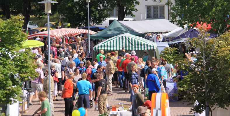 fi SAUVON KOTISEUTUMUSEO Vahtistentie 3 14.6. 13.8. ke su 12 16 100 vuotta ja vähän enemmän www.sauvonmuseo.net 14 Kolua kotiseutuasi Kesä 2017 KESÄTAPAHTUMIA SAUVOSSA SAUVON KESÄTEATTERI, SELKU RY 7.
