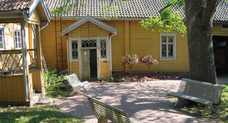 Humpin talon näyttely kertoo siitä, millaista elämä oli Naantalissa 100 vuotta sitten, kun Suomi itsenäistyi.
