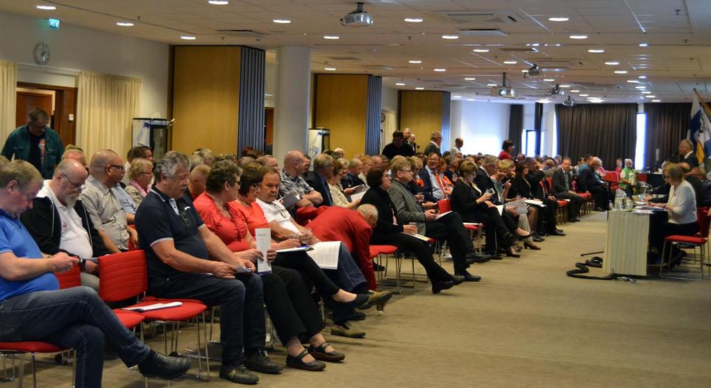 Puheenjohtaja Jukka Rantanen pyysi kausipaikkalaisilta ehdotuksia alueen parantamiseksi.