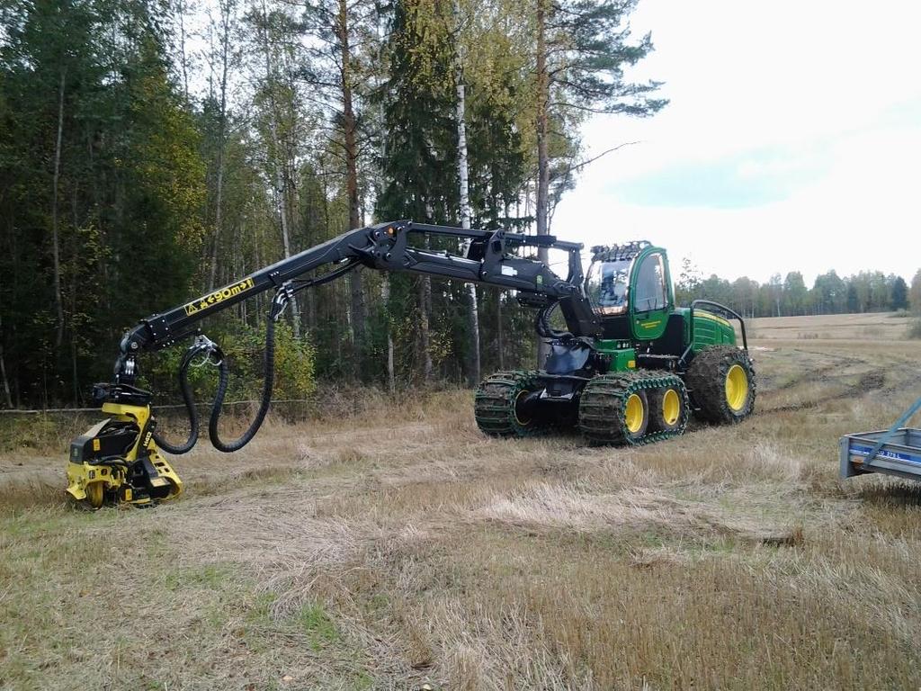 Kuva 10. Uudessa koneessa oleva varoitusteippaus. Voisiko teippaus olla vieläkin näkyvämpi? 2.