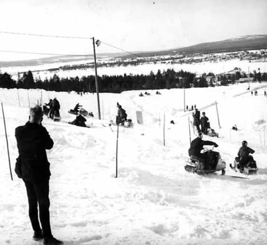 Santa Claus International Snowmobile Grand Prix Ounasvaara 30.03.1970 Kuvat ja tulokset: Veikko Salovaara Naiset 1 Kaija Mikkola HMK Ski-Doo 7.25 2 Pirkko Orala RUA Winha 7.