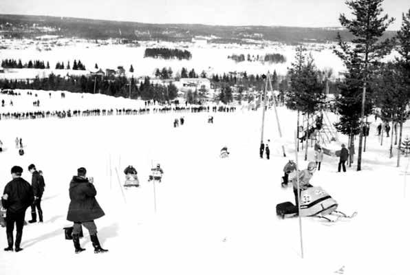 00 2 Jack Vasseur Kanada Ski-Doo 7.22 3 Matti Touru Sääksjärvi Lynx 7.23 4 Niilo Aikio Nuorgam Cresent 7.40 5 Timo Tuovila Kemijärvi UA Ockelbo 9.05 6 Matti Kangasniemi Rovaniemi Winha 10.