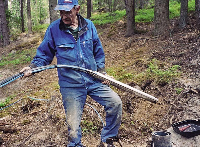 LIITE 4/4 4 Porakaivo Ennen koepumppauksen aloittamista tehdään valmistelevat työt. Havaintoputkia ei kuitenkaan voida asentaa.