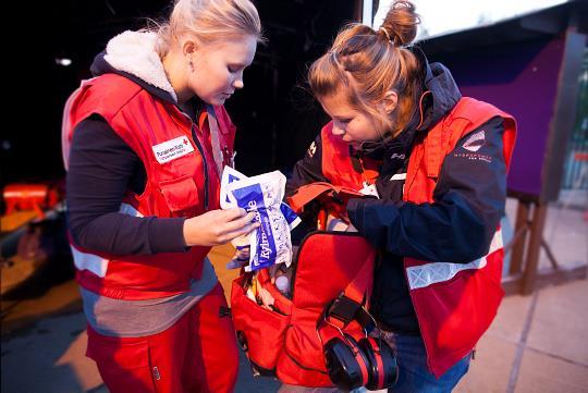 NUORTEN KISARATA RASTIAIHEET 1. Kivikko a. tajuton b. paarien valmistaminen 2. Avun ketju ja tervehdys maailmalle 3. Tapaturmia nuotion äärellä a.