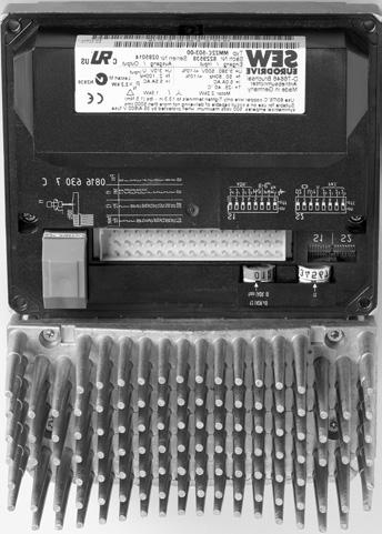 Elektroniikkaliitinrivi X2 7. Sisäinen jarruvastus BW. (vakiona jarruttomissa moottoreissa) 8. Jarrukelan liitäntä (X3). Jarruttomissa moottoreissa: sisäisen jarruvastuksen liitäntä (vakiona) 9.