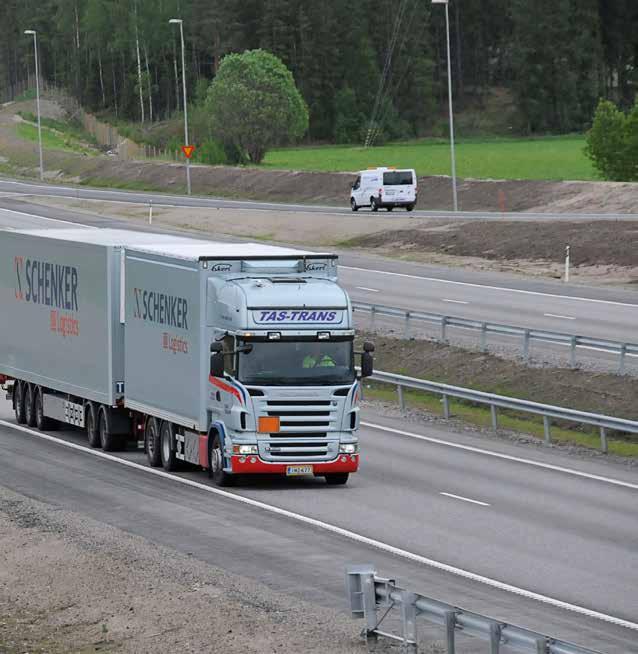 INFORMAATIO koko Turku-Pori-välillä on parannettu lisäksi uusilla liittymäjärjestelyillä, ohituskaistoilla sekä valaistusta lisäämällä.