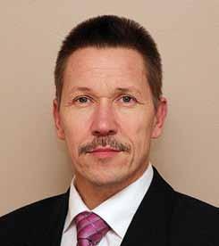 Oulun yliopistossa 40 vuotta, post doc -tutkijana Marburgin yliopistossa Saksassa 1983-84 ja vierailevana tutkijana Yhdysvalloissa 1992-93 Sotilasarvo: vänrikki Tärkeimmät Lions-tehtävät Lion