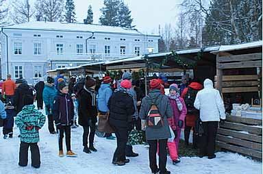 Härkää vartaassa, tanssia, musiikkia ja leppoisaa yhdessä oloa. Siinä resepti, jolla toivottiin yleisön saapuvan juhlille.