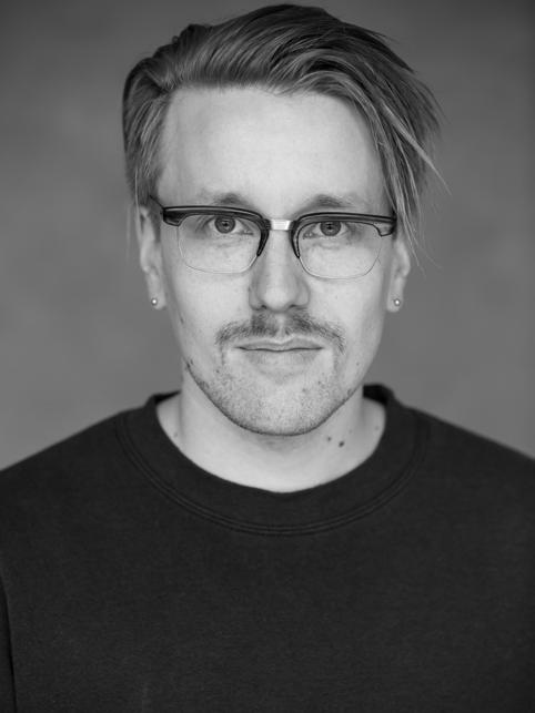 Henri Tuulasjärvi Henkiolento 2017 TYÖRYHMÄ: Jenni Nylander, Ville Kabrell, Riikka Karjalainen, Henri Tuominen ja Henri Tuulasjärvi Kaikissa ruumiissani kannan kuolemaa Lahden kansanopisto,