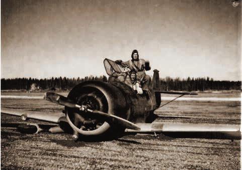 Kuva Seppo Takamaa. historiakatsaus Pyryä hyvänä jatkokoulutuskoneena ja varsin mukavana lentää, kun sen lentotilat eri korkeuksilla ja varsinkin laskussa, oli oppinut hallitsemaan.