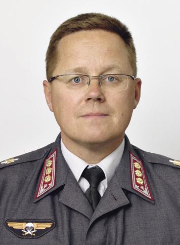Teema: Vapaaehtoinen maanpuolustus KIRJOITTAJA Vapaaehtoinen maanpuolustus Virossa Pekka Sviili Everstiluutnantti evp. Pekka Sviili on koulutukseltaan yleisesikuntaupseeri.