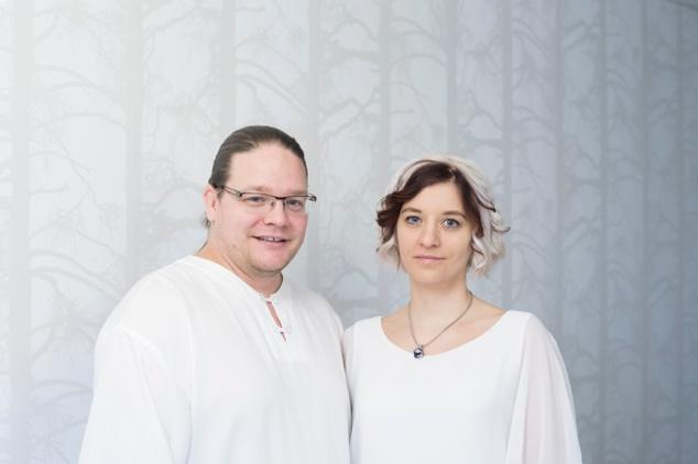 Piian ja Teemun kokemuksia Maadoituksen merkitys on erittäin tärkeässä roolissa meidän elämässämme. Tämän olemme oppineet itse niin monta kertaa kantapään kautta.