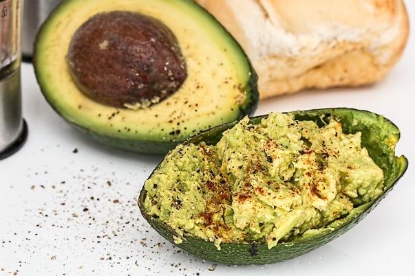 mantelimaito, kookosmaito VIHREÄT RUOKA-AINEET: LUOMUHEDELMÄT JA KOTIMAISET MARJAT: avokado, ananas, aprikoosi, greippi, omena, päärynä, kookos, luumu, papaya, persikka, persimon, mango, nektariini,