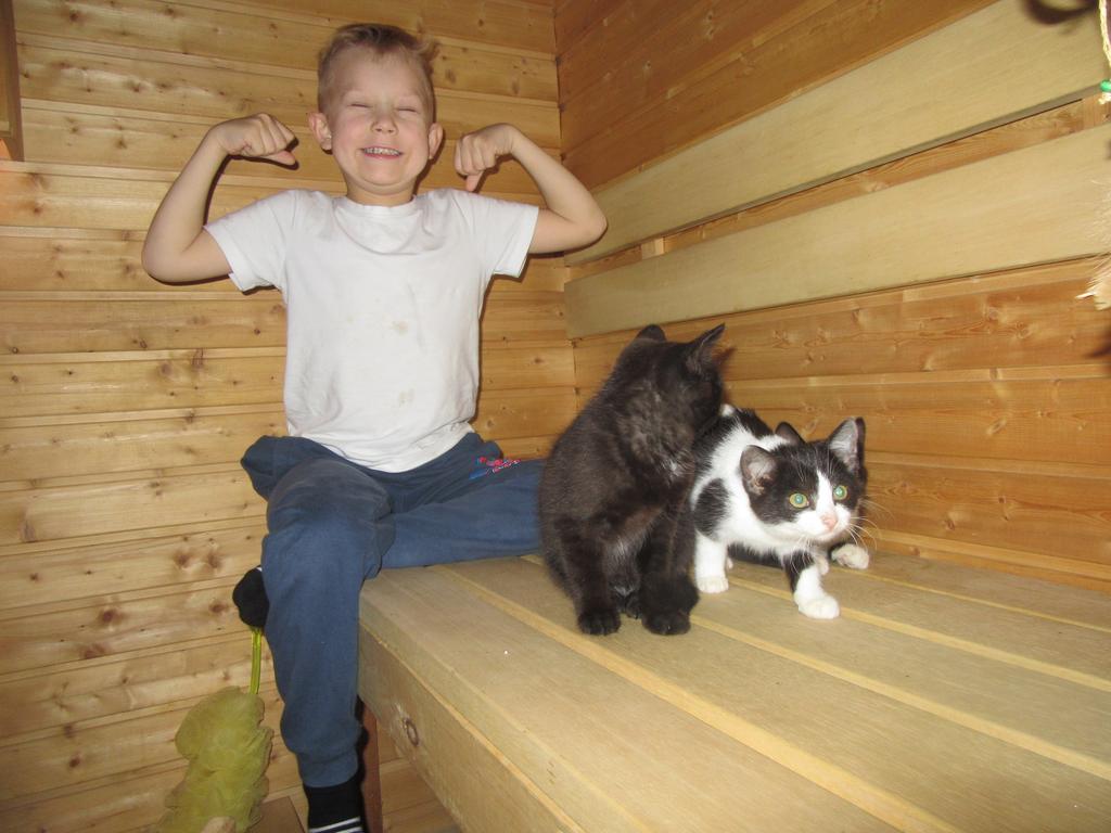 Kehon värähtelyn kohottaminen Kohtauksen aikana hän ei pystynyt syömään, mutta ennen ja jälkeen kohtauksen hän söi paljon, paljon sokeria ja maitoa.