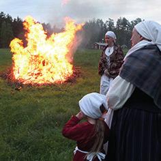 Taivaannaula ry Taivaannaula ry:n tavoitteena on pitkäikäisen suomalaisen perinnekulttuurin ja henkisen perinteen säilyttäminen ja elävänä pitäminen.