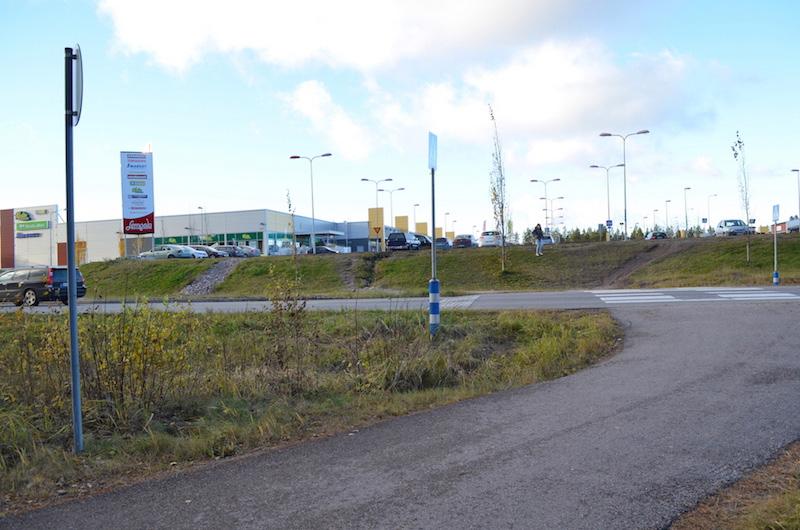RAKENNETTU YMPÄRISTÖ YHDYSKUNTARAKENNE Kaava-alue sijaitsee Lohjan kaupungin pohjoistaajamassa, Ventelän alueella, noin viiden kilometrin etäisyydellä Lohjan keskustasta.
