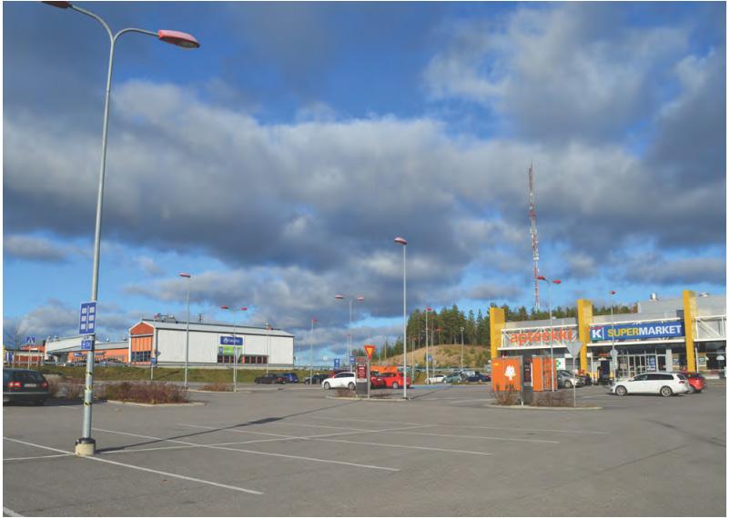 Kaava-alueen eteläpuolella on Ventelän alakeskus, jossa on monimuotoinen rakennuskanta ja vähemmän ikääntyneitä kuin muissa kaupunginosissa.