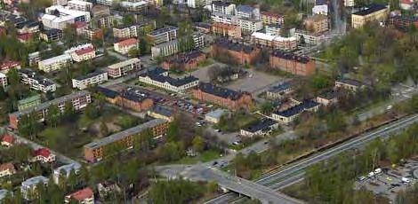 Ote viistoilmakuvasta vuodelta 2003. Moottoritie oli tässä vaiheessa vielä ilman kantta.