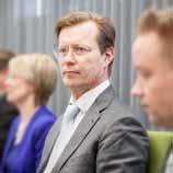 14 Hallinto Hallintoneuvoston puheenjohtajana toimi alkuvuonna yrittäjäneuvos, kansanedustaja Lars-Erik Gästgivars, joka ilmoitti