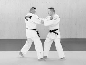 4. Ma-sutemi-waza (tomoe-nage, ura-nage, sumi-gaeshi) Liikkumisen tulisi olla ma-sutemi-wazassa jatkuvaa ja suhteellisen nopeaa. 1.