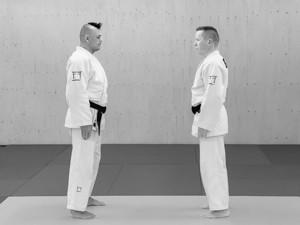 3. Uki-waza Tori ja uke kävelevät toisaan vasten noin 90 cm päähän toisistaan (noin kolme shakua)(kuva 1).