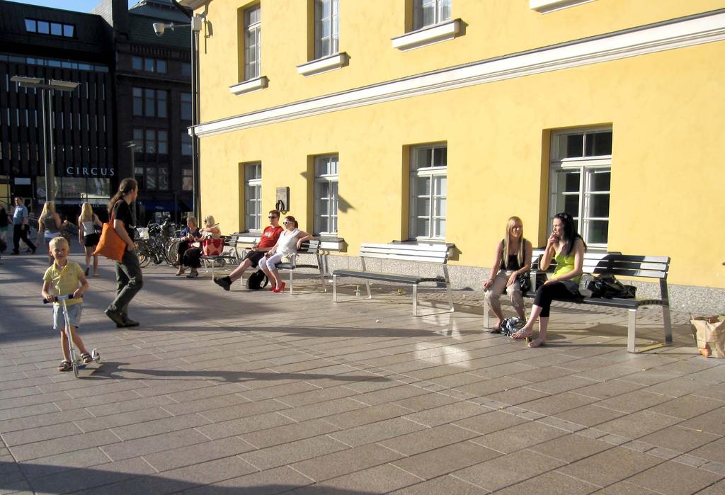 Helsingin esteettömät kaupunkipenkit on