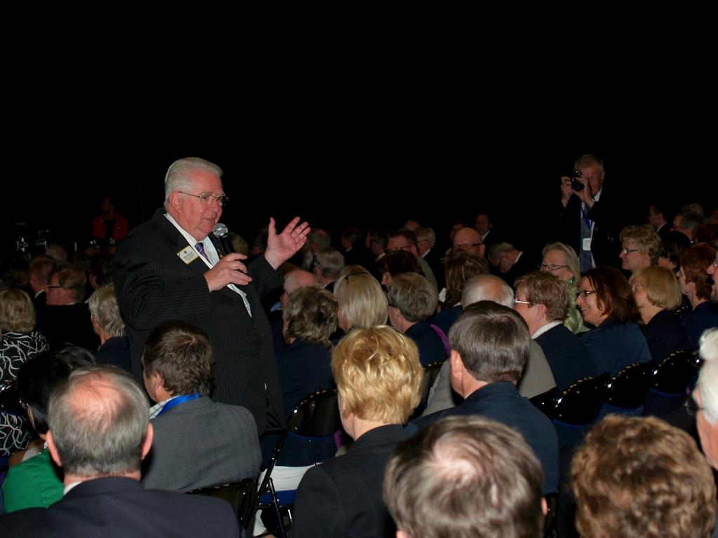 Barry J Palmer Jyväskylän vuosikokouksessa 2012: Joka hetki jossakin päin maailmaa