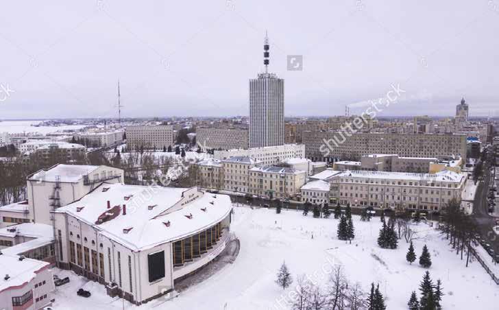 2. Valitse kuulemaasi sopiva reagointi. 1. а) Ничего! b) Дава й! 2. a) Да, мы е ли пи ццу. b) Уже съел. 3. a) Она лю бит Михаи ла. b) Она лю бит исто рию. 4. a) Спаси бо! b) Вас та кже! 5.