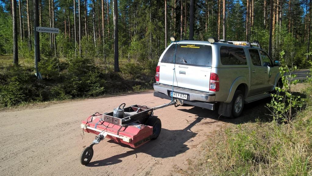 GEOLOGIAN TUTKIMUSKESKUS Geologinen rakenneselvitys 7 2822017 perustasona Kun maa- ja kallioperän välinen tiheysero oletetaan vakioksi ja mittauspisteiden korkeusasema tunnetaan, voidaan