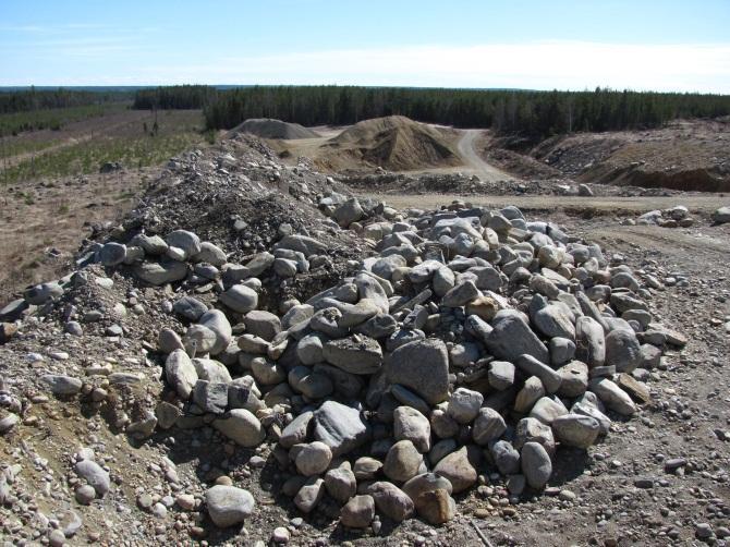 Alueen pääasiallinen maankäyttömuoto on maa- ja metsätalous sekä lähialueilla myös kasvihuoneviljely.