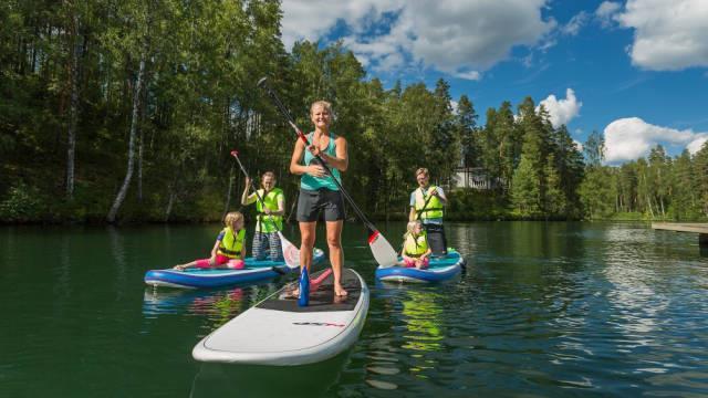 Järjestämme myös Active Hours -ohjattuja liikuntatunteja sekä retkiä näiden lajien tiimoilta. Uutta kesällä 2017! Uutuutena XXL-lauta ja ohjattu Active Hours -tunti Sup polo! Aukioloajat 3.6.-13.8.