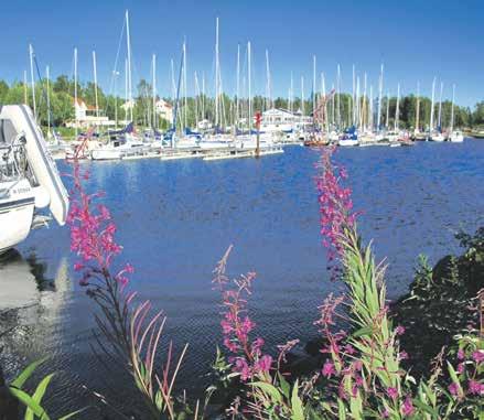 Ensimmäiset saaret ovat kohonneet merestä noin tuhat vuotta sitten ja kalastajat ovat käyttäneet saaria kalastustukikohtina vuosisatojen ajan.