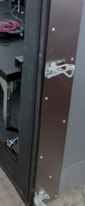 Laitteiston seinämät on eristetty 125 mm paksulla EPS-eristekerroksella. Eriste sisältää grafiittia ja sen eristyskyky on siten huomattavasti perinteistä EPS-eristettä parempi.