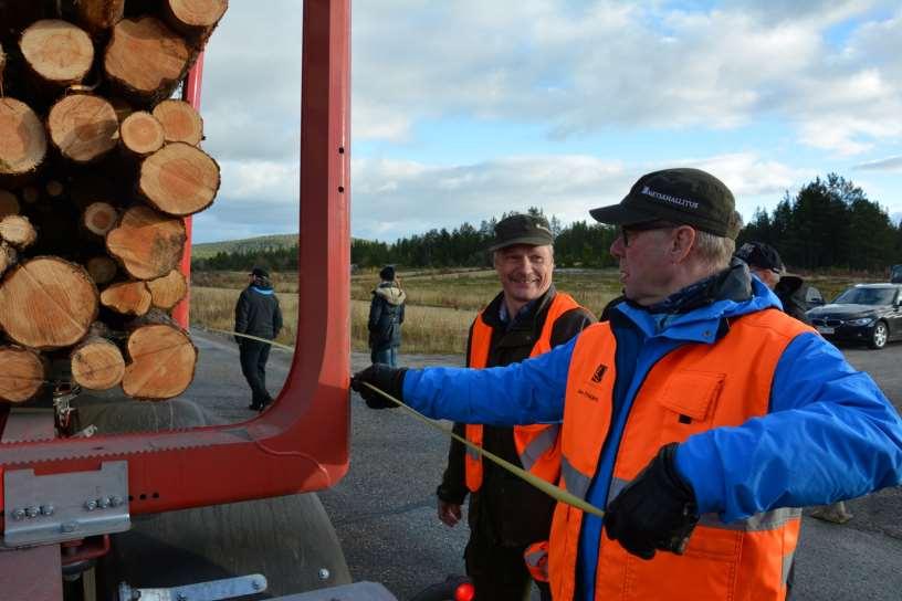 Metsähallitus, Metsätalous Oy Me Metsähallituksessa uskomme että 10-akselinen neljän nipun 84- tonninen pikkujätti on tulevaisuuden vetojuhta puutavaran kuljetuksissa metsästä jalostukseen.
