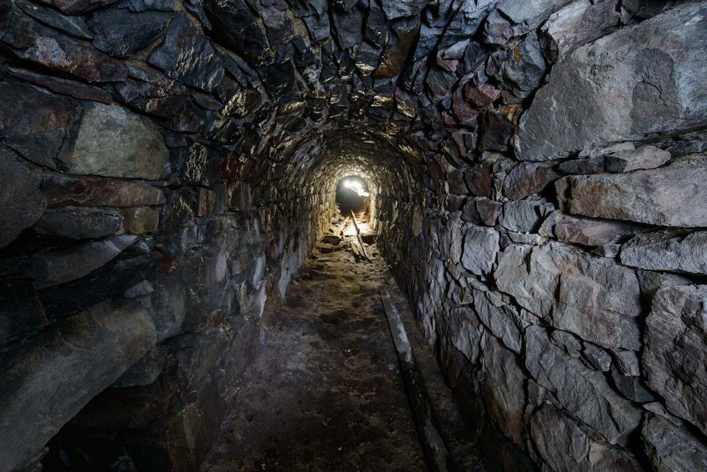 tietoa. Rakennusten jäännöksiä voi olla vielä säilyneinä myöhempien kerrosten alla.
