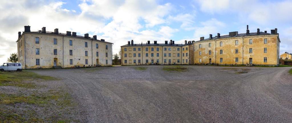 23 Jo 1700 luvulla rakennettujen kasarmien ja upseeripaviljongin (E3 5)