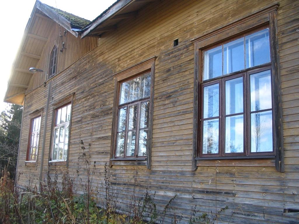 Rakennussuojelumerkinnällä on Kotajärvi-Kosula Suvas roykaavaan on merkitty Kosulan entinen koulu vuodelta 1896 (Ranta-Kosulan ent. koulu).