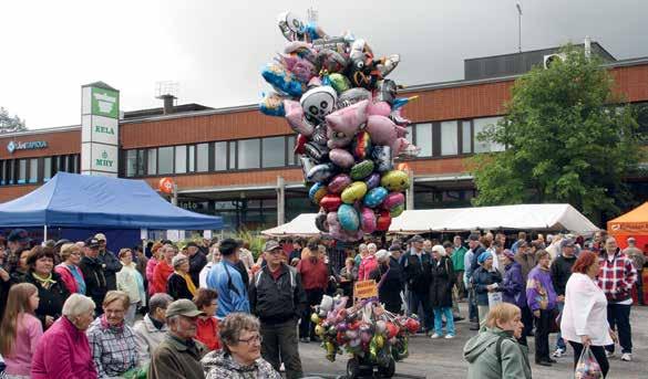 Auditorioon mahtuu n. 90 henkilöä. Lukion tukioppilaat pitävät popcorni- ja limsapuffettia näytösten yhteydessä. Tulot kerryttävät tukioppilaiden toimintarahastoa.