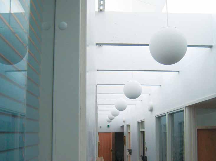Valaisinkuvut SNRO TUOTENRO KOKO, MM KORKEUS, MM KIINNITYS MATERIAALI I-VALON VALAISIMEEN / VALAISINRUNKOON Lasikuvut 40 150 01 4008-200-02 Ø 200 - Pidin 100 mm Opaalilasi 40 150 03 4008-300-02 Ø 300