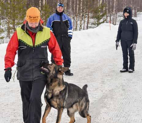 Kiinnostus koirien kouluttamiseen ja haasteellisemmat työtehtävät koiratoiminnassa vaikuttivat hänet hakemaan siirtoa Kaakkois-Suomen rajavartiostoon 2008, jonne myös pääsi.