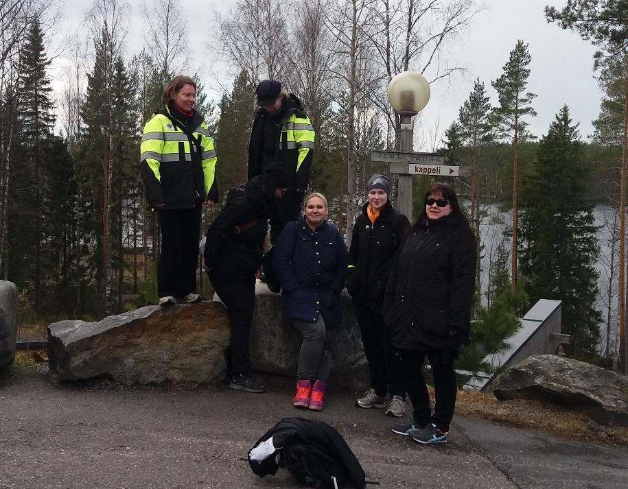 Huomioita vuoden 2016 toiminnasta Vuoden 2016 aikana naisosasto hoiti kolme isoa hälytysmuonitustehtävää. Ursininkatu 2.1, Verstaskatu 24.9 ja Haunisissa pururadalla 15.10.