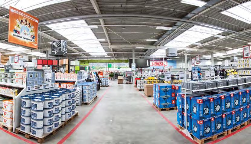 Foto: toom Baumarkt 1 2 3 4 5 L1 L2 L3 N PE L1 DA- DA+ N PE L2 DA- DA+ N PE L3 DA- DA+ N PE L1 L2 L3 + - 400 V IN DALI IN Syöttöliitin DALI Syöttöliitin DALI Vedonpoistokotelo Kytkentärasia Välijohto