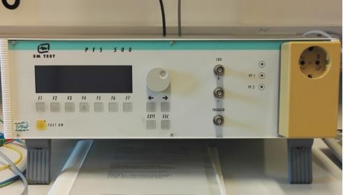 mukaisissa raja-arvoissa. Mittaukset suoritetaan EM TEST CWS 500 Signal Generator testilaitteistolla. (Satakunnan ammattikorkeakoulun www-sivut 2016