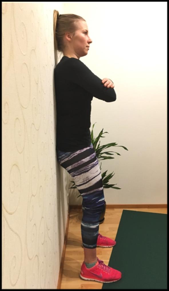 12 HARJOITUS 4: LANTION KIPPAAMINEN LANNESELKÄ IRTI SEINÄSTÄ VAIHE 1 VAIHE 2 VAIHE 3 1. Selkä seinää vasten, lanneselkä irti seinästä. Jalat ovat kevyesti irti seinästä (VAIHE 1) 2.