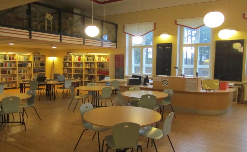 Lapsen ottaminen Vääksyn Yhteiskoulun oppilaaksi 1. Rehtorille tehdään tulevasta oppilaasta alkuilmoitus lukuvuosisuunnittelua varten. Ilmoita uusi oppilas rehtorin sähköpostiin ( jarkko.