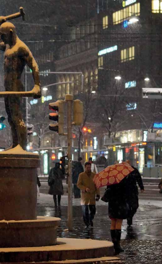 2.1 HELSINKILÄISTEN TURVALLISUUDEN TUNNE EI OLE JÄRKKYNYT Helsinkiläisten arjessa turvallisuuden tunne ei ole järkkynyt.